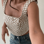 This printed square neck bustier top hugs your body in all the right places, adding a touch of glamour to any ensemble. Plus, the back zipper makes it super easy to slip on and off.